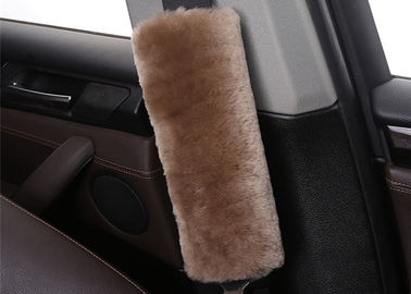 China Universal Car Merino Sheepskin Seat Belt Cover Soft 14x24cm For Protecting Neck supplier