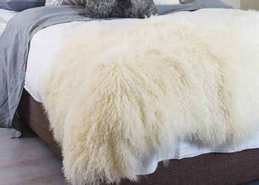 China Curly Hair Extra Large Mongolian Sheepskin Rug With Natural Tibet Lamb Skin supplier