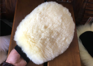 China Durable Real Sheepskin Car Wash Mitt 100% Wool For Cleaning Plastic / Metal Surface supplier