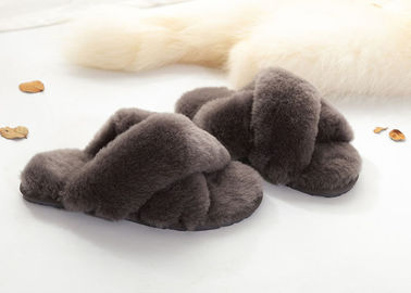 China Anti Slip Leather Indoor Sheep Wool Slippers Comfortable Practical For Indoor supplier