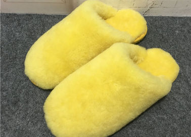 China Closed Toe Fluffy House Slippers With Anti Slip Sole , Soft Black Fuzzy Slippers  supplier