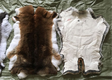 China Sheared Rabbit Fur Coat Usage , Fluffy Hairs White Rabbit Fur Pelts For Garment supplier