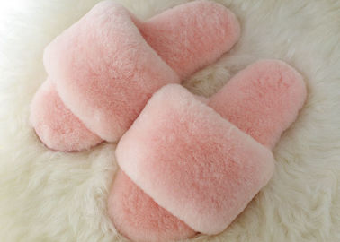China Natural Sheepskin Home Slippers Fashion Winter Women Indoor Lambswool Slippers supplier