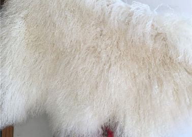 China 100% Sheepskin Natural Long hair Mongolian Lambskin Cream White Curly fur rug supplier